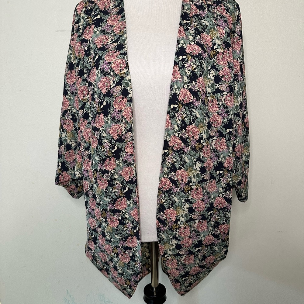 Floral Open-Front Women’s Kimono Jacket - Pink on Black